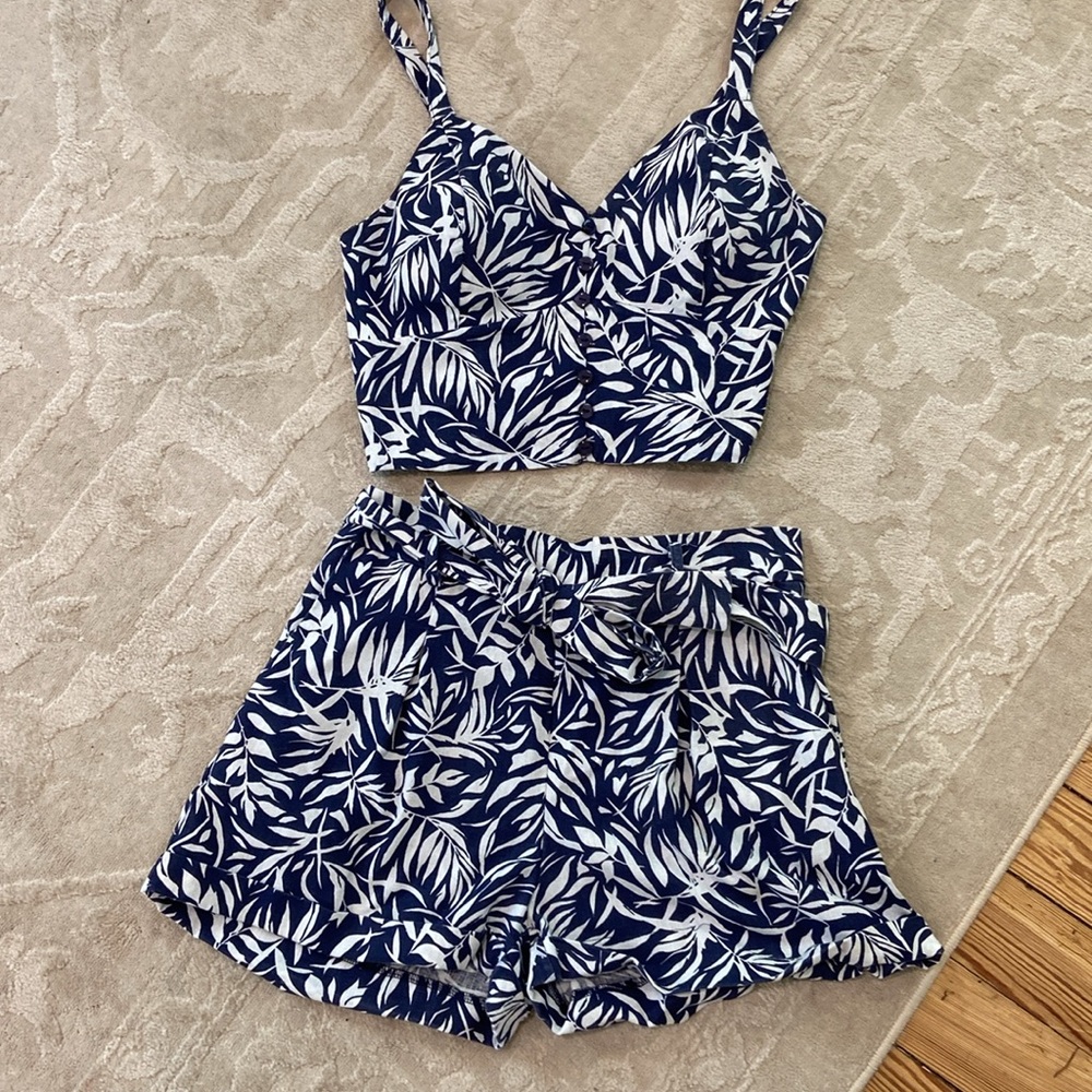 2pc navy/white print short set by Melograno.  Size Large!